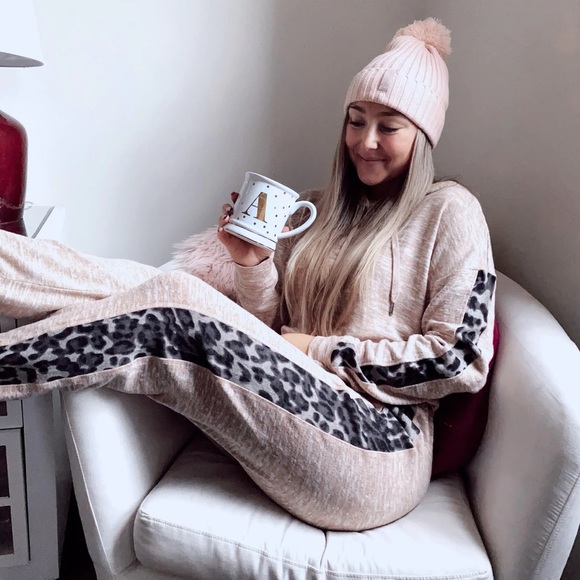 Cheetah Lounge Set - Picture 2 of 2